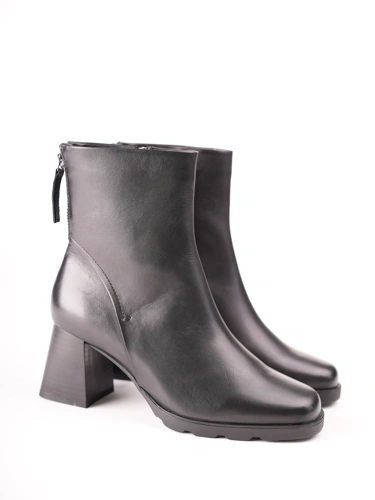 REGARDE le CIEL Women's Black Ankle Boots