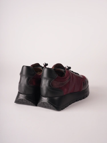 WONDERS Women's Burgundy Sneakers (1)