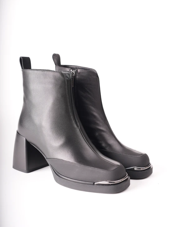 EPICA women's ankle black