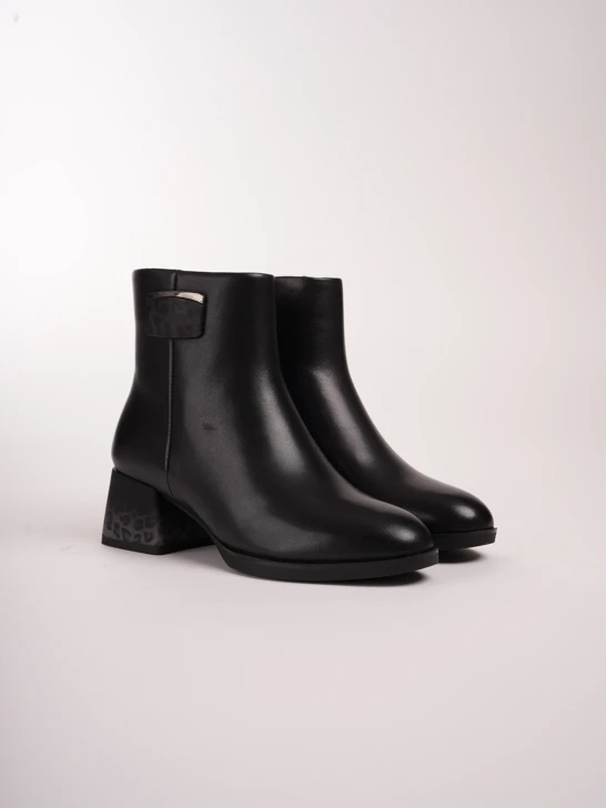 EPICA women's ankle black