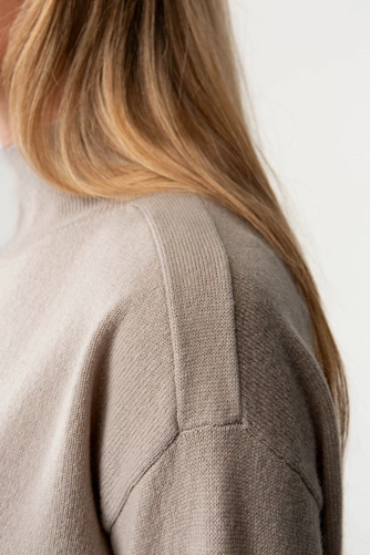 CATNOIR Women's Light Gray Turtleneck Made from a Wool and Cashmere Blend (6)